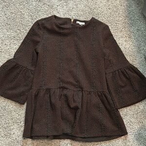 Brown and black patterned 3/4 sleeve top!